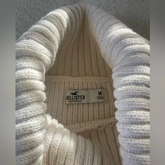 Hollister Ribbed White Turtleneck Sweater Size M - Picture 7 of 8